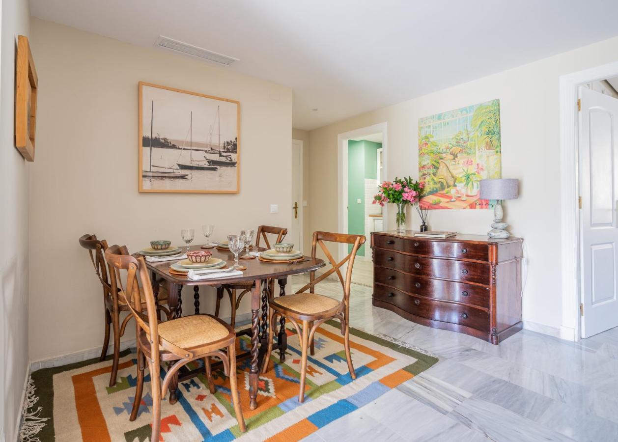 Golden Beach. Artola&friends Apartment
